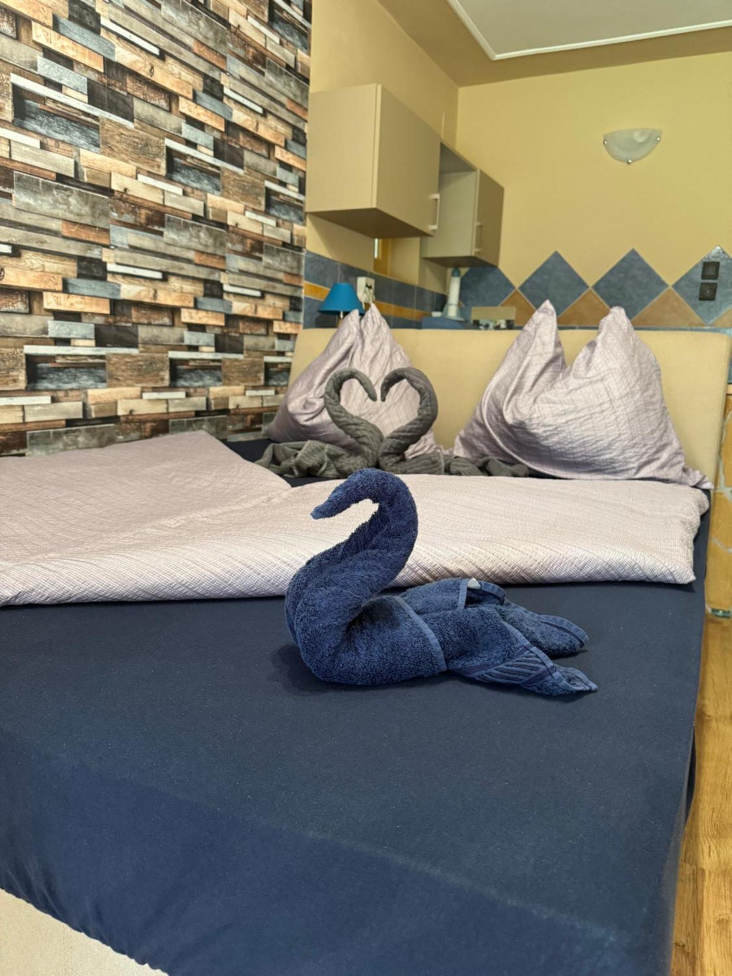 Rozsa Apartman 2 Alsoors Ngoại thất bức ảnh